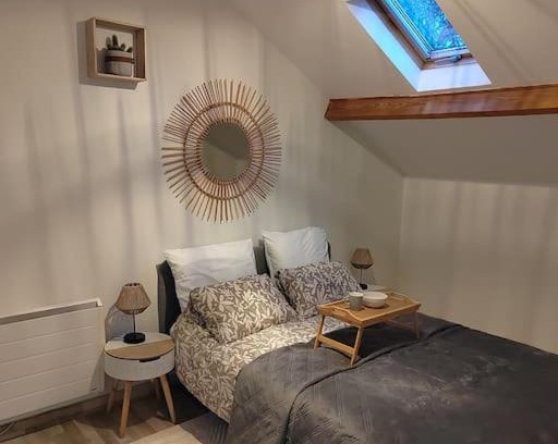 Bruyeres-le-Chatel Casa | La RIVIERA maison avec rivière et jardin 35Mins de PARIS RER C à 600m pour Tour Eiffel ORLY airport 25km Restaurants et supermarchés proches