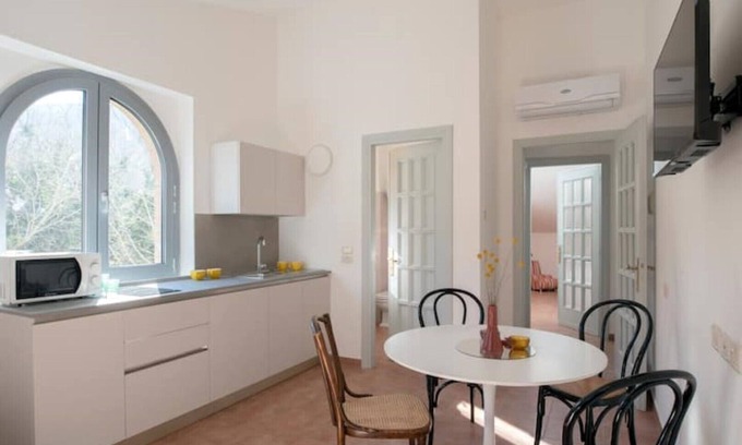 Assisi Apartamento | La Rocca Apartment, sourrounded by greenery