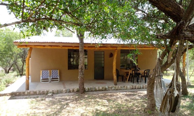 Las Rosas Casa | La Roja y Barro tal vez