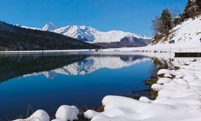 Bagneres-de-Bigorre Apartamento | LA Roseraie à 2 mn à Pied des Thermes Spa Aquensis, Casino, au Pied des Pyrénées