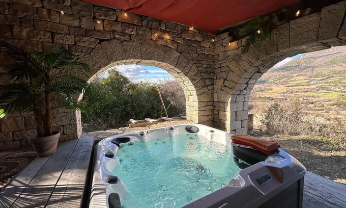 Saint-Auban-sur-L'Ouveze Casa | La Sarrasine Jacuzzi et Piscine Chauffée, Grande Terrasse Avec vue