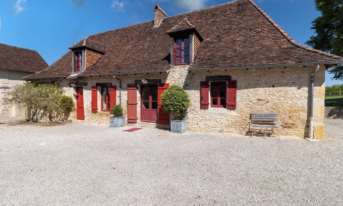 Bars Casa | La Sautie – Casa de encanto con piscina climatizada y pista de tenis privada, cerca de Lascaux