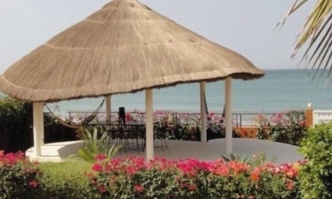 La Somone Casa | La Somone: FEET IN THE WATER, SUPERB CLIMATIZED VILLA