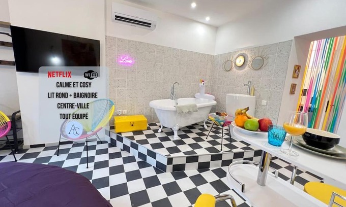 Le Camas Apartamento | La Suite PopArt - Baignoire - Lit Rond