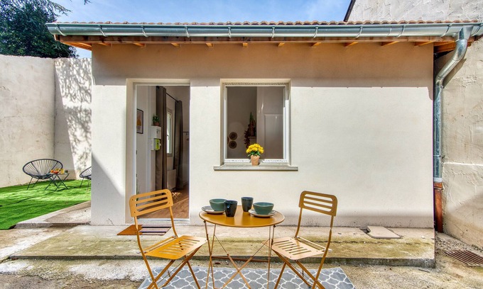 Decines-Charpieu Apartamento | La Suite Soleil - Maison studio avec jardin privé