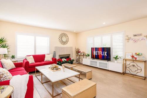 Hacienda Heights Cama Y Desayuno | LA Sunny House beautiful yard 7 rooms 4 bathrooms Near Disneyland & Hollywood & Downtown