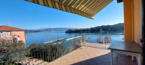 Le Grazie Casa | La Terrazza sulla baia di Le Grazie