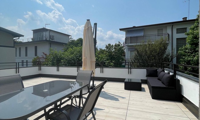 Casbeno Apartamento | LA TERRAZZA - Very Quiet - Free park - 3 min Varese center and lake - AIR Cond.