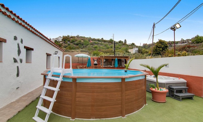 La Solana Villa | 'La Tirajanera 1+2' con vistas a la montaña, piscina compartida y Wi-Fi