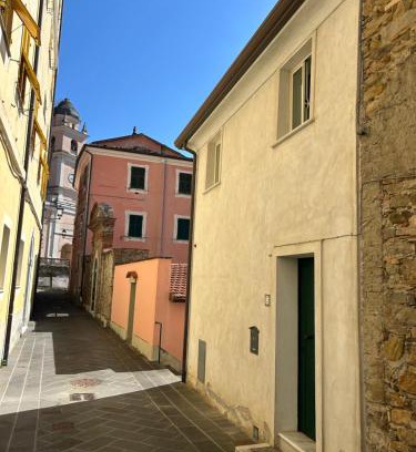 Castelnuovo Magra Casa | La Tisbe, una casa nel borgo medievale di Castelnuovo Magra