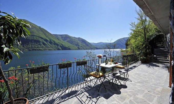 Cima Villa | La Torre Di Porlezza, Porlezza, Italia