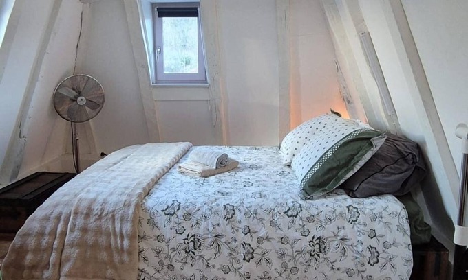 Saint-Cere Apartamento | La Tour de St Céré, insolite en coeur de ville