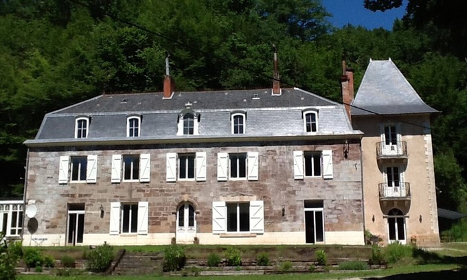 Brignac-la-Plaine Casa | La Tour du Chambon - el ala de la torre de una hermosa Maison de Maitre de 1850