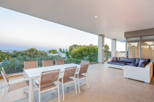 Dunsborough Casa | La Vacanza - Luxe Spacious Home with Ocean Views