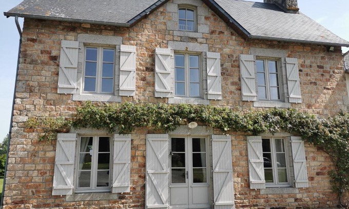 Saint-Pierre-Langers Casa | La Vallée