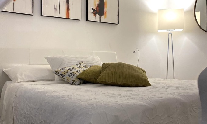 Vernazza Apartamento | La Verde di Vernazza - Art Studio - Wi-fi & A/C - Vernazza Rentals