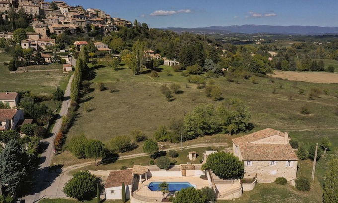 Dauphin Casa | La Verdette, house sleeps 7, private pool, garden with trees