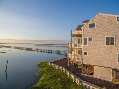 Chincoteague Casa | La Vie - Waterfront, boat dock & Pool!