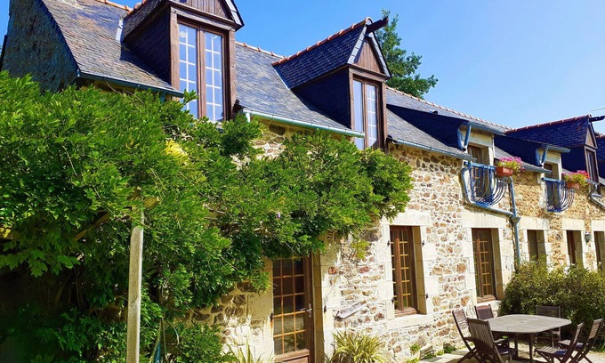 Corseul Casa | La Vielle Ferme - Gîte 6 Personne Avec Piscine