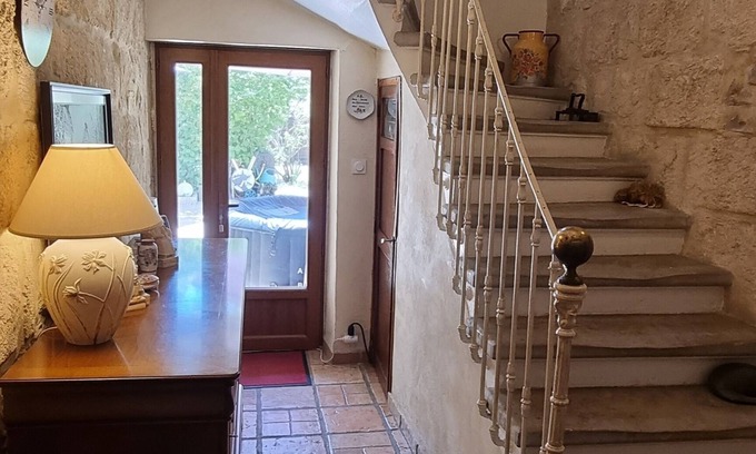 Vergeze Apartamento | La Vigneronne - Peaceful apartment in the heart of a 19th-century house