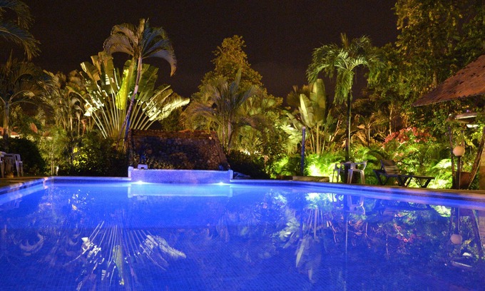 Barrio Ricos y Famosos Villa | La Villa Creole