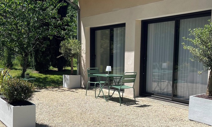 Montauban Casa | La Villa Diane, Maison d'hôtes, casa de huéspedes con terraza privada y piscina.
