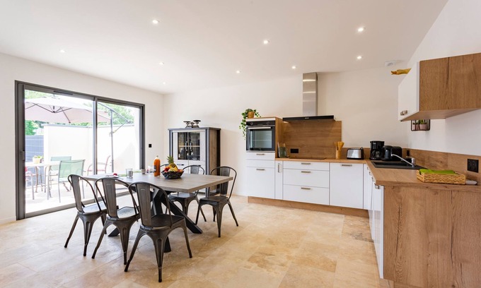 Saint-Victor-la-Coste Casa | La Villa de l'Olivier - Charmante maison climatisée pour 6