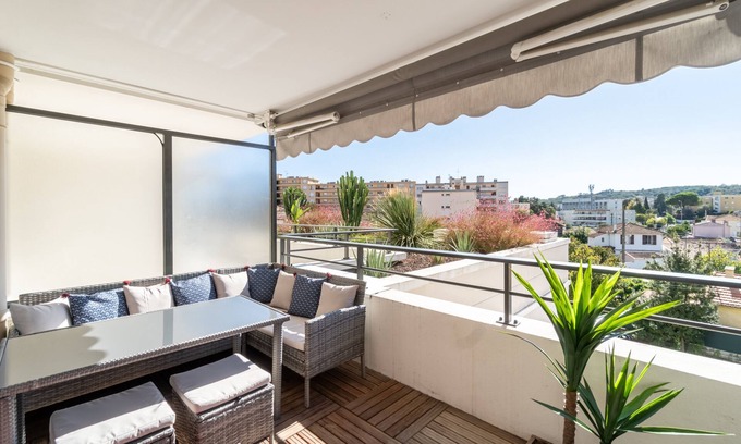 Riou - Petit Juas - Av de Grasse Apartamento | La Villa Gauguin - Dos Habitaciones Piso, Capacidad 6