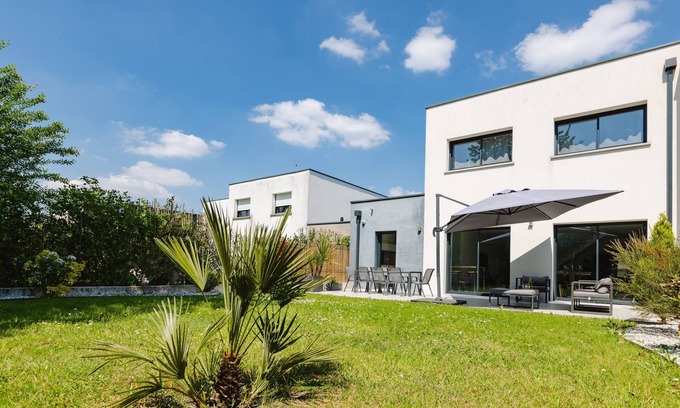 Orgeres Casa | La Villa Pop & Steel - maison avec 4 chambres