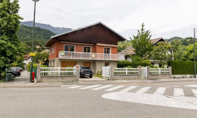 Albertville Casa | LA VILLA ROUGE - ALBERTVILLE