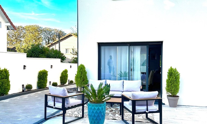 Ris Orangis Casa | La Villa Six jml