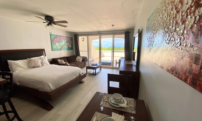 The Bight Condominio | La Vista Azul Resort, Ocean View Studio Condo