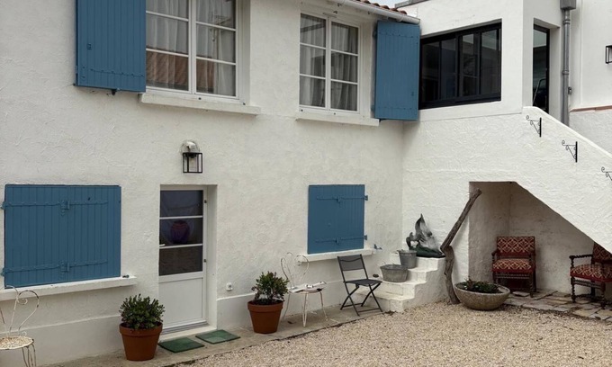 Barbatre Casa | La voile blanche, a stopover with your feet in the water