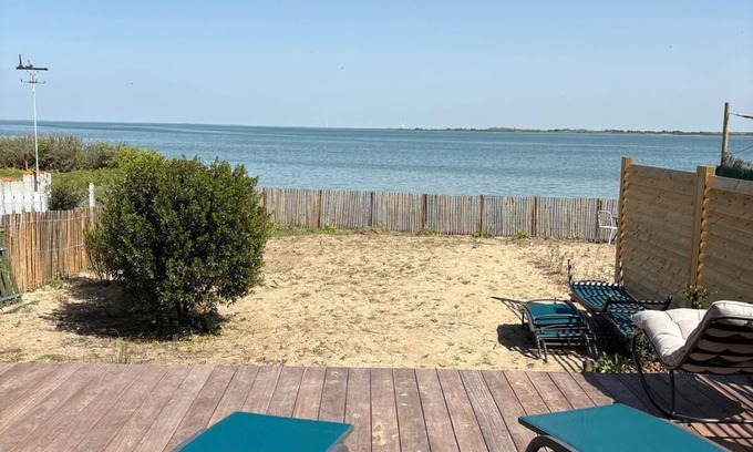 Barbatre Casa | La voile Bleue the waterfront stopover