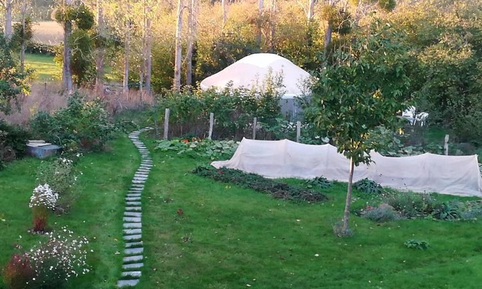 Xhoris Otro | La yourte au fonds du jardin