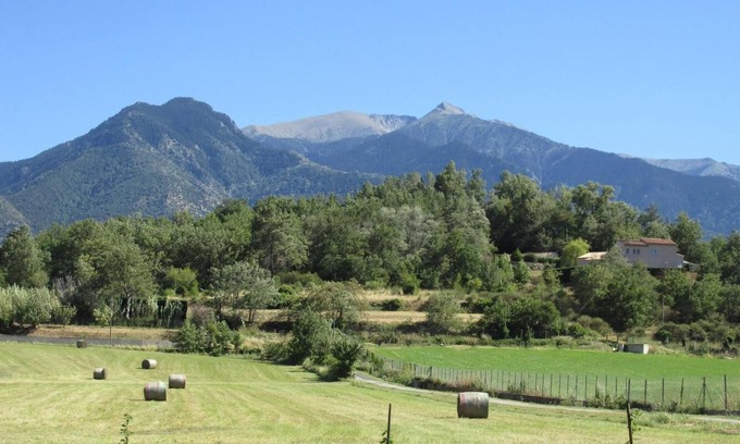 Prades Casa | Labelled country house, view of Mont Canigó, sleeps 8