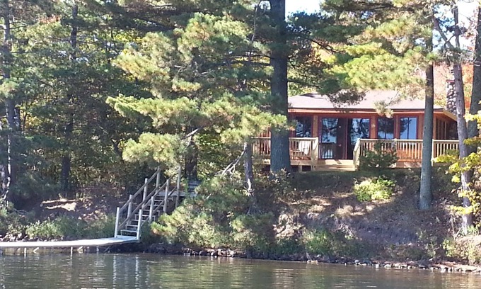 Stone Lake Cabaña | Lac Courte Oreilles *** Recién remodelado Frente al agua Pies Cottage del lago