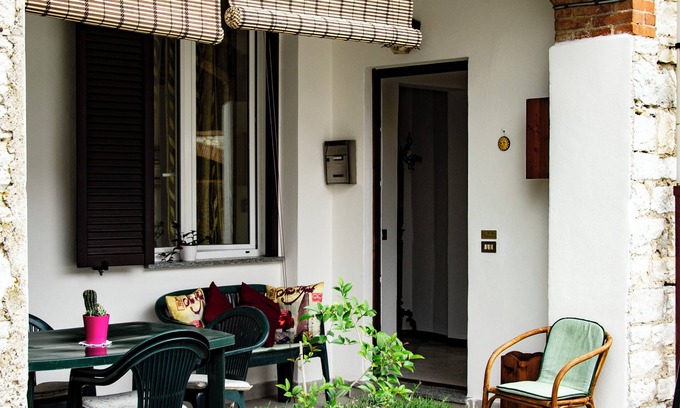 Varano Borghi Apartamento | LaCasaDeiNonni - Lakes&Relax