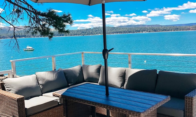 Lake Almanor Country Club Casa | LACC Lakefront Enjoyment- 4Bed/ 3Bath with Private Dock & Buoy!