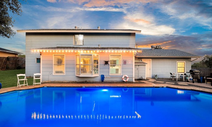 Southside Casa | Lackland Pool House 4 minutes from Lackland AFB