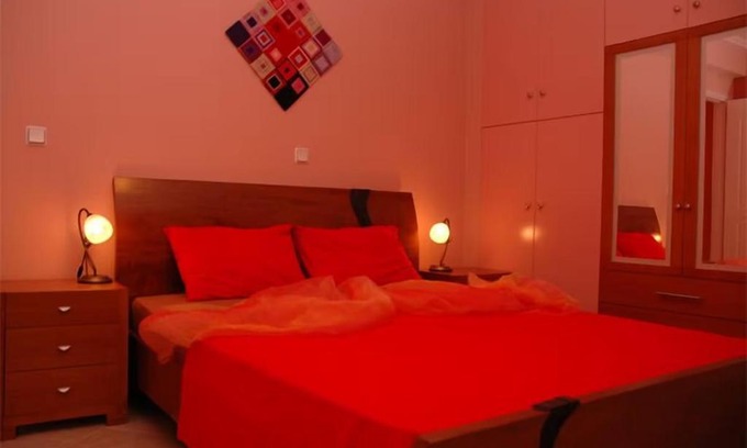 Vigklafia Apartamento | Laconia Collection 'Applause Red' Apartment