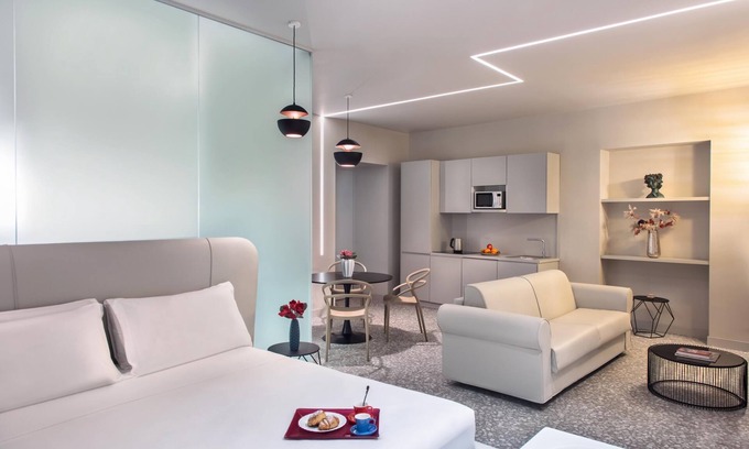 Naples City Centre Apartamento | Lady Rose Prestige Suite