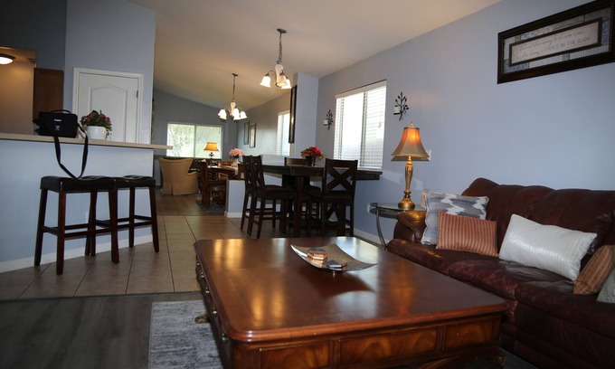 Tucson Casa | Lady T’s Serenity Getaway near TUS airport. Spacious 4Be home in charming Tucson