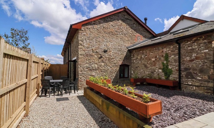 Parkham Cabaña | LADYBIRD REST, pet friendly, with open fire in Bideford
