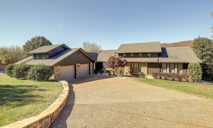 La Follette Villa | LaFollette Home: Community Pool & Mountain Views!