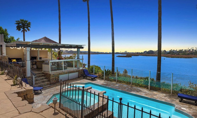 Carlsbad Village Casa | Lagoon Front Villa with a Pool C2375-0