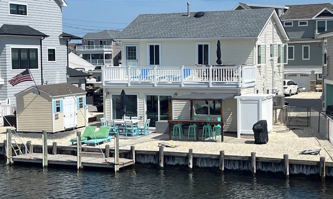 Beach Haven West Casa | Lagoon Getaway 2 Bedroom - 3min to LBI