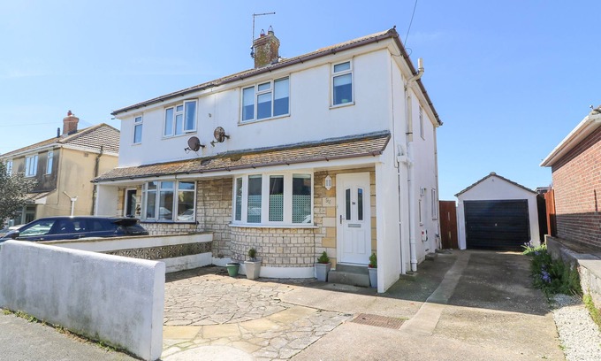 Wyke Regis Casa | LAGOON VIEW, pet friendly, with a garden in Wyke Regis