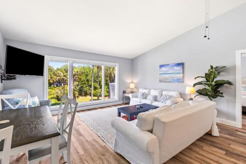 Isle of Palms Apartamento | Lagoon Villa 6 - 5 Min Walk to Beach! Top Floor!