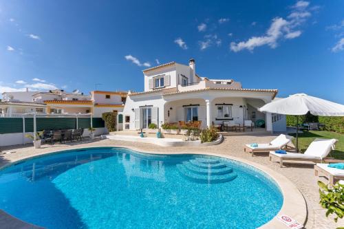 Funchal Villa | Lagos - Pool & Garden